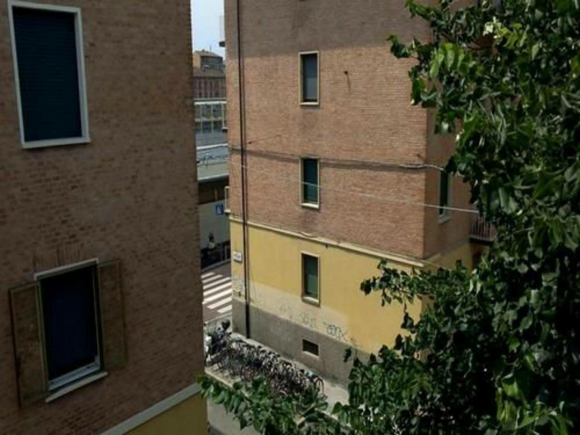 Stazione Centrale Acomodação com café da manhã Bolonha Exterior foto